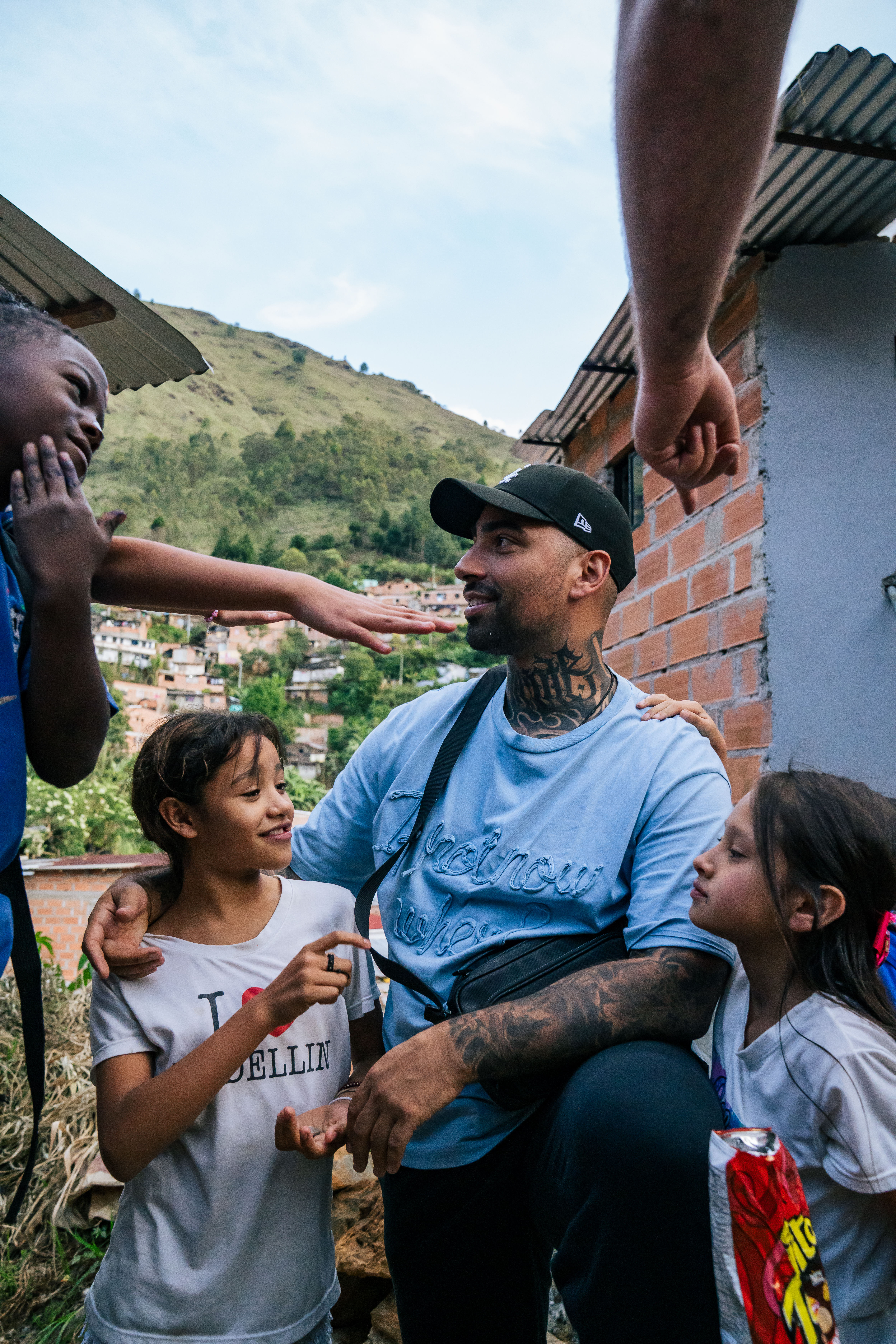 Yino Díaz junto al equipo de Niños del Futuro